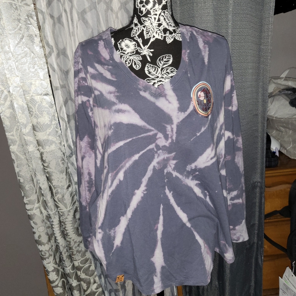 Terra & sky longsleeve upcycled v neck bleach dyed size 2x